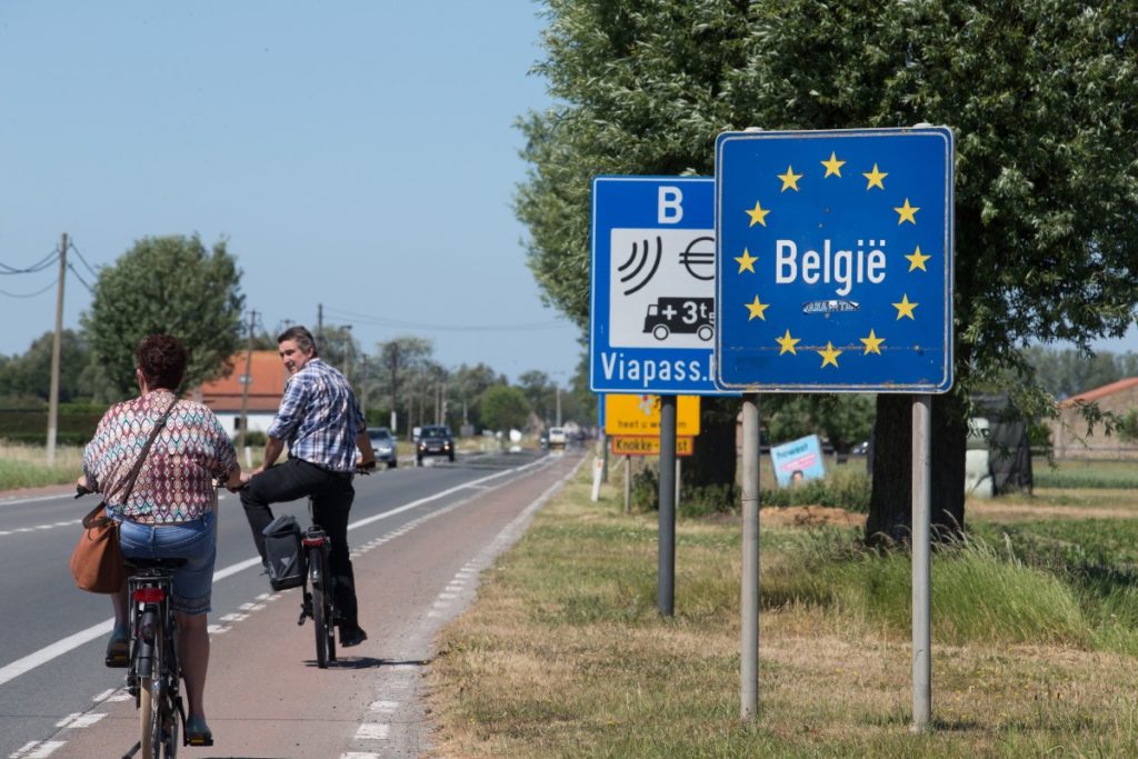 Flyers must discourage foreign shoppers from coming to Belgium