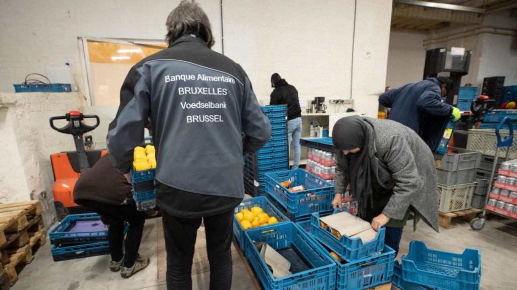 Nearly 200,000 Belgians used food banks in June
