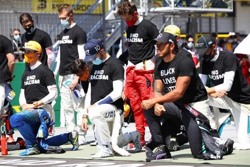 Drivers take a knee at Austrian Grand Prix