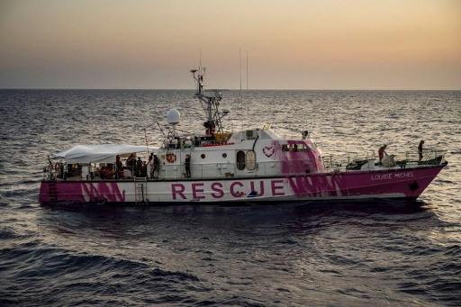 Banksy asylum boat passengers evacuated