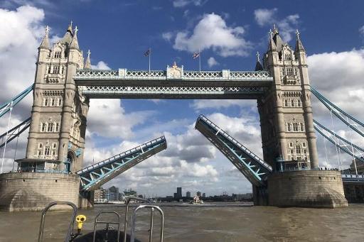 Stuck open Tower Bridge causes traffic chaos in London