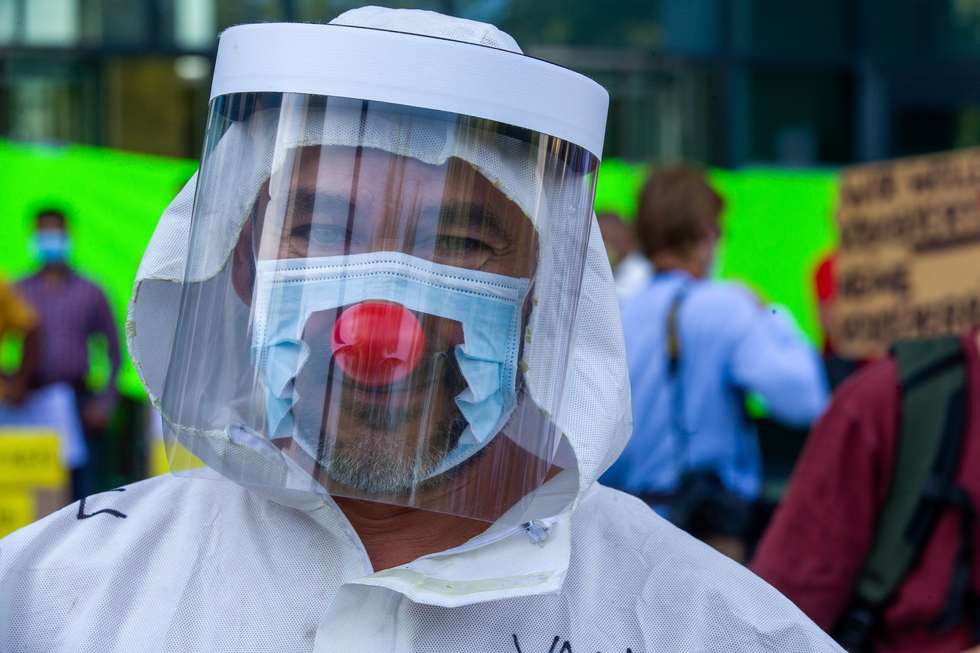 Hundreds gather in Brussels to protest against the coronavirus measures