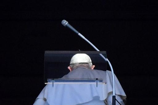 Pope Francis prays for Lebanon, calls for international solidarity