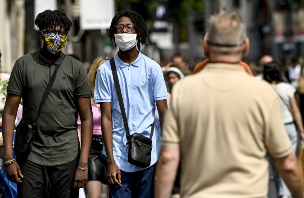 Brussels set to impose face masks in public as region slides towards alarm threshold