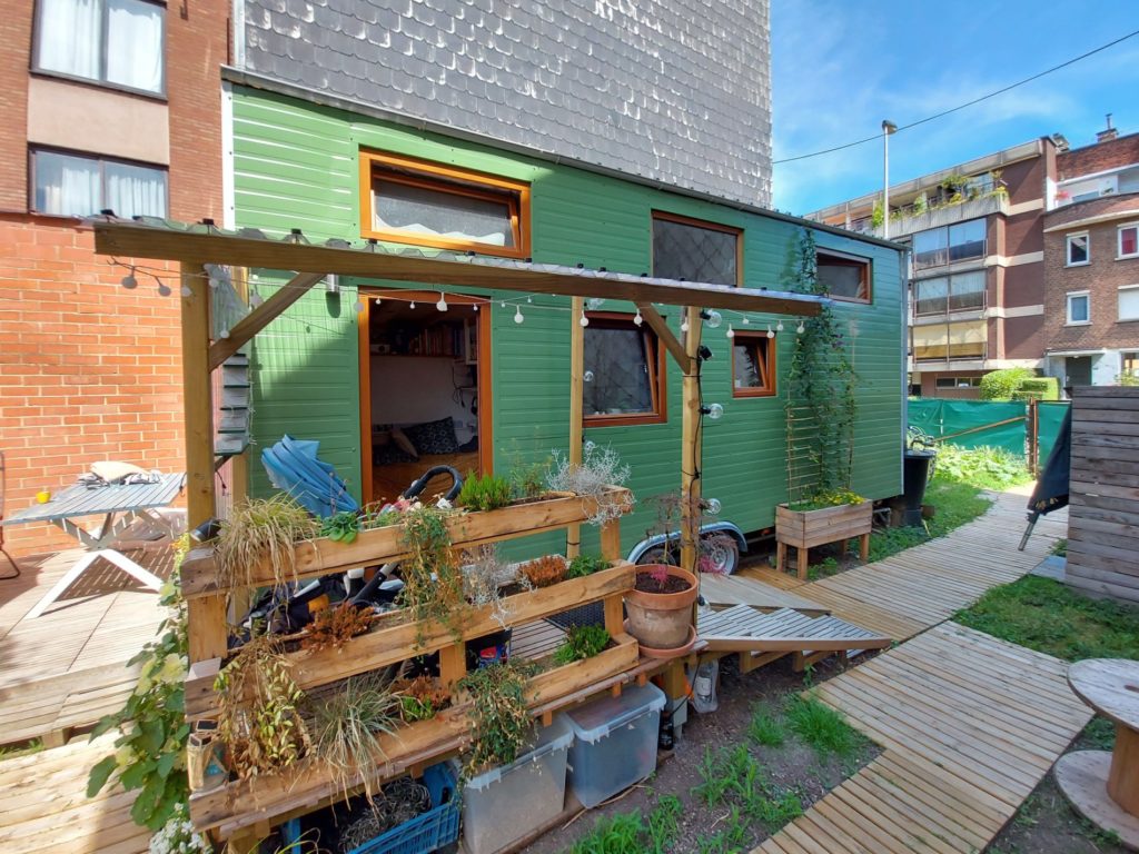 Thousands support Brussels family fighting to remain in their 'Tiny House'