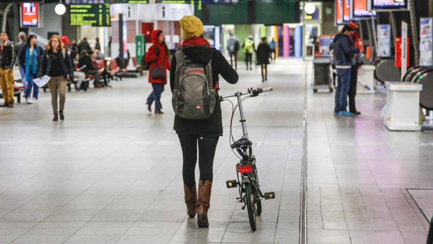 SNCB considers charging for extended bike parking in stations