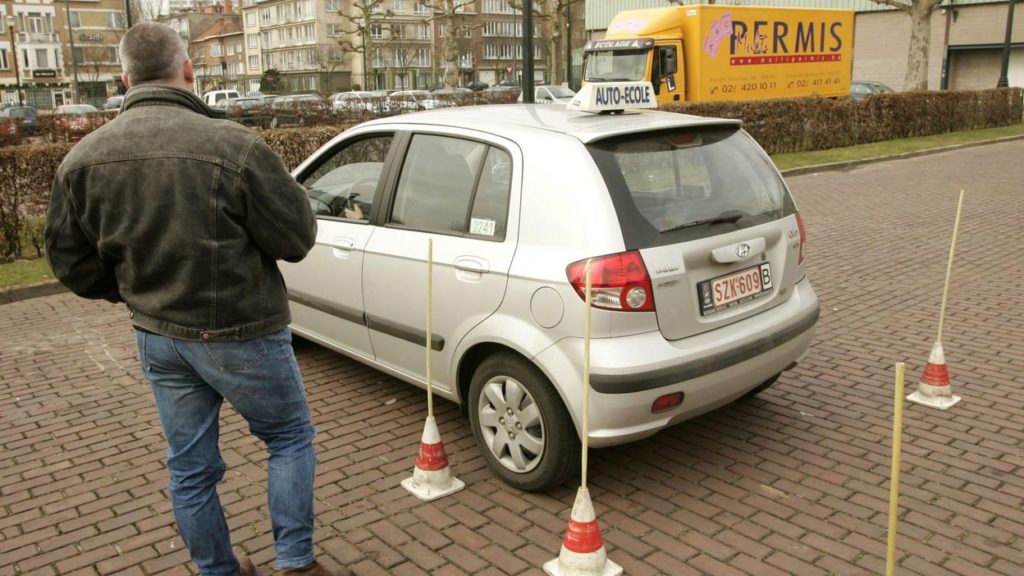 Wallonia offers free driving licences to 4,000 job seekers