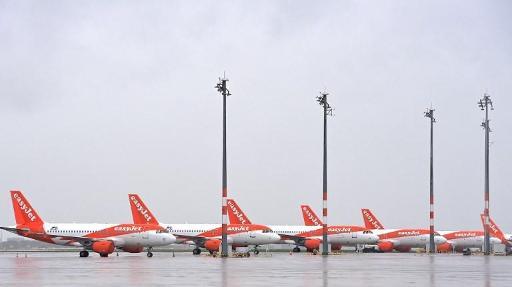 EasyJet boosts cash flow by selling planes for £300 million