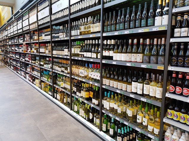 Delhaize agrees to early Friday closures amid alcohol sales ban