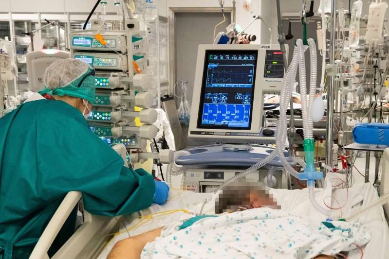 Number of Covid-19 patients in Belgian hospitals stabilises, deaths continue to rise