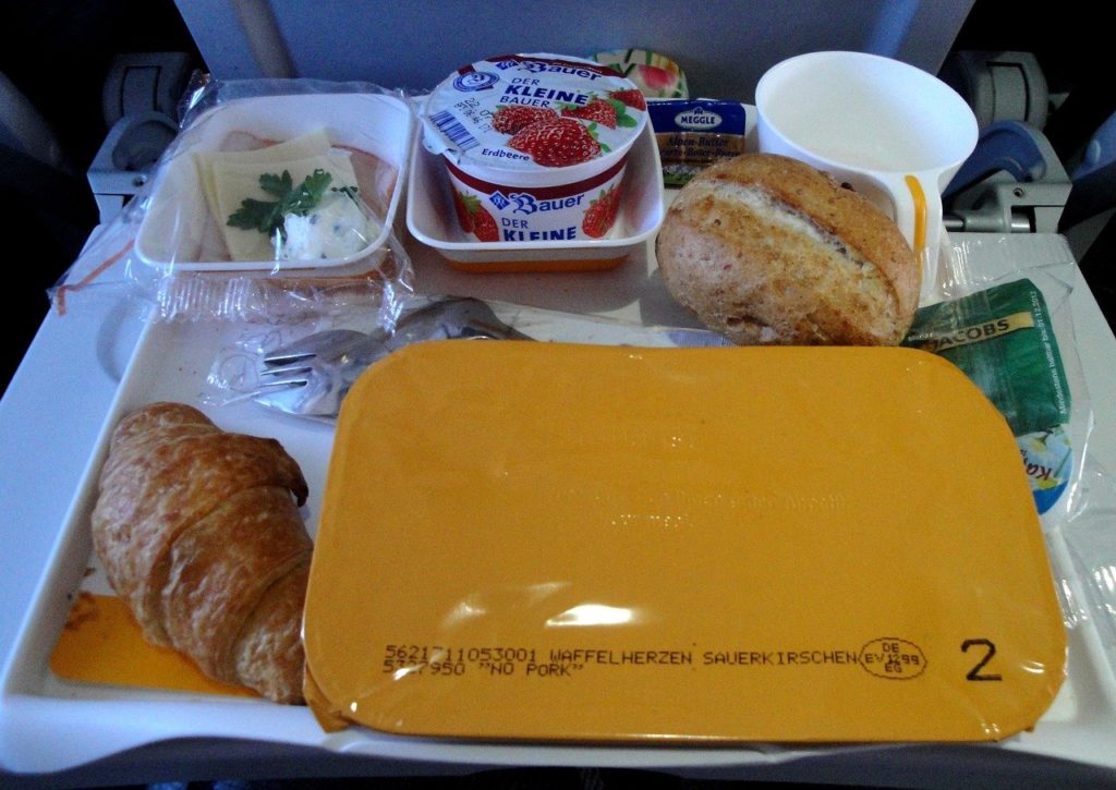 Lufthansa scraps free meals for economy passengers