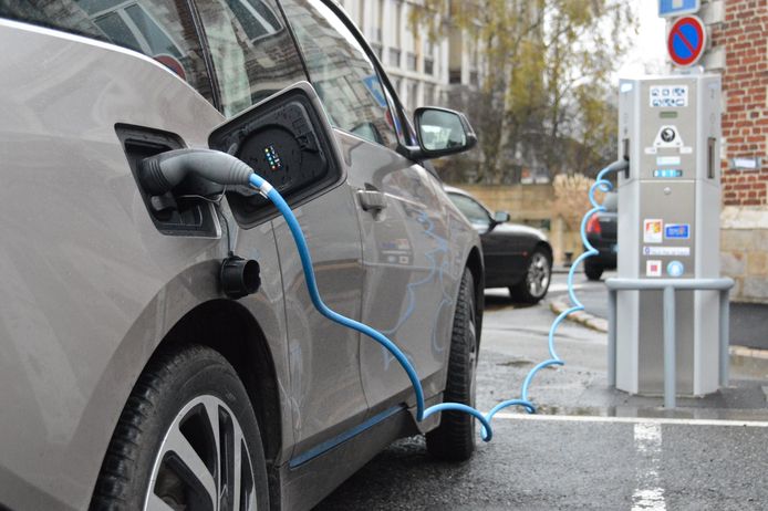 Plug-in hybrid vehicles pollute far more than manufacturers claim, tests show