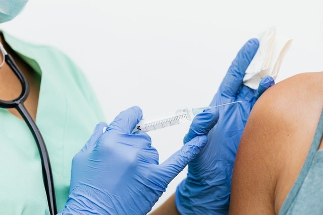 Belgian pharmacist urges healthy groups to hand back flu vaccine