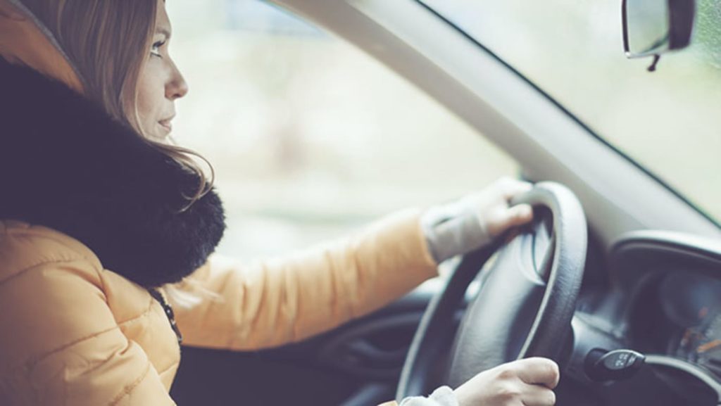 Motoring organisations advise: No heavy coats inside the car