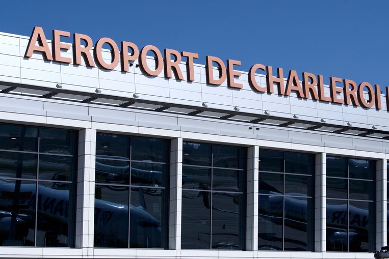 Photos: Charleroi Airport overrun with Christmas travellers 
