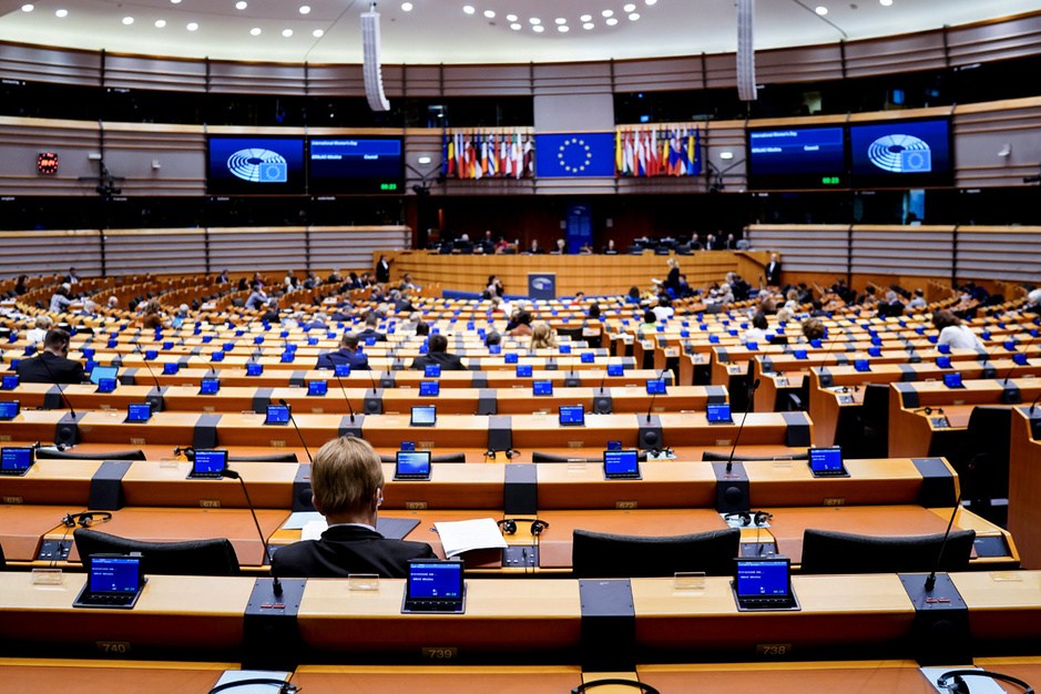 Brexit: European parliament sets Sunday deadline for agreement
