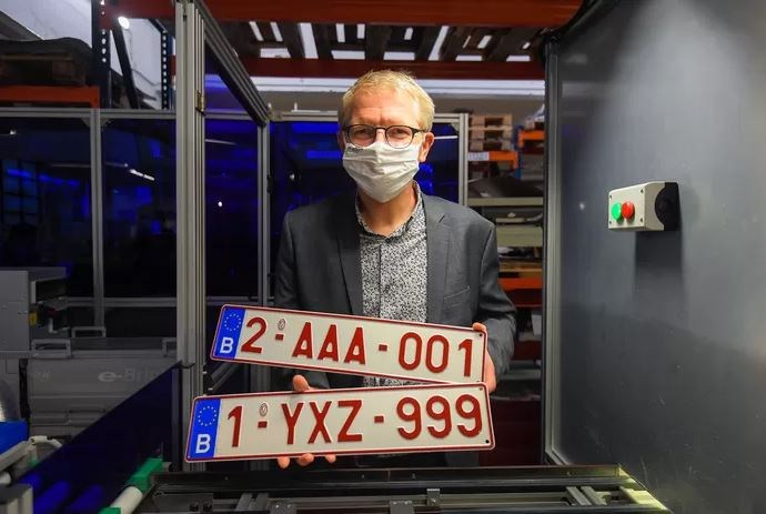 2-AAA-001: first Belgian licence plate starting with '2' pressed