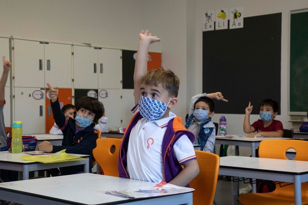 Flemish schools require masks for more primary students, postpone return for secondary schools