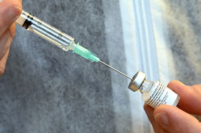 Syringes for extra vaccines face potential shortages, producer warns