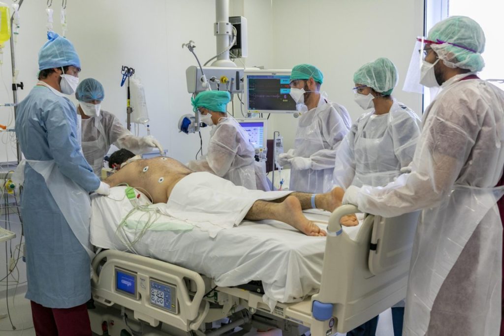 Belgian hospitals asked to reserve 50% of intensive care beds for Covid-19 patients