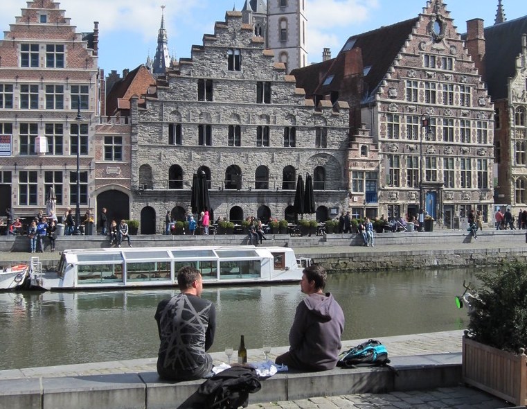 Ghent bans loud music and glass in public following outdoor parties