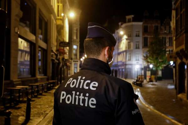 Brussels police surround man who fired shots in Molenbeek