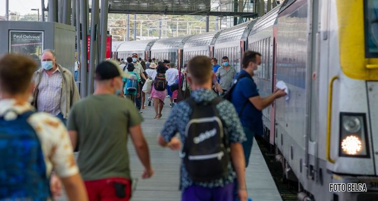 Belgian authors to host live readings on SNCB trains for world book day
