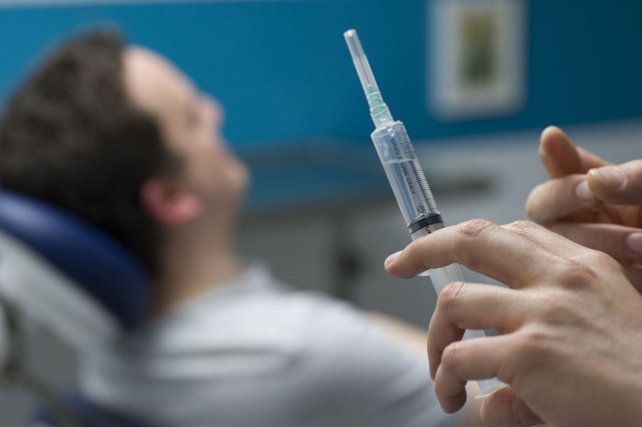'UK vaccinates 1,000 per minute': expert criticises Belgium's vaccination speed