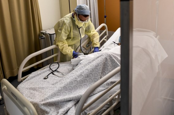 More than 400 coronavirus patients in intensive care as figures worsen