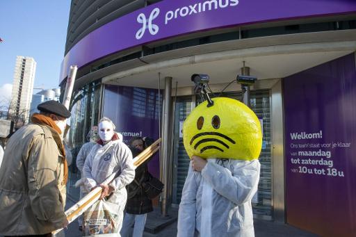 Protesters against 5G block Proximus store in Brussels