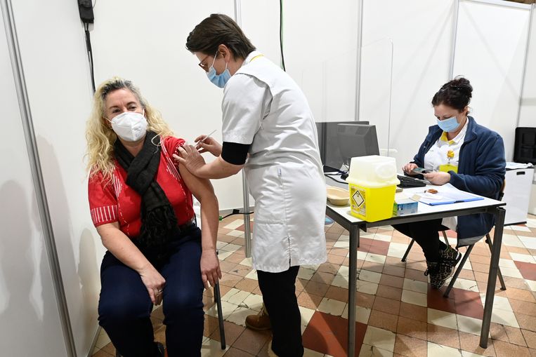 100 Belgians given coronavirus vaccine after responding to Facebook post