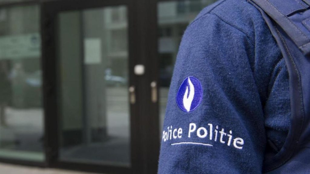 Two Antwerp police officers arrested in connection with organised crime