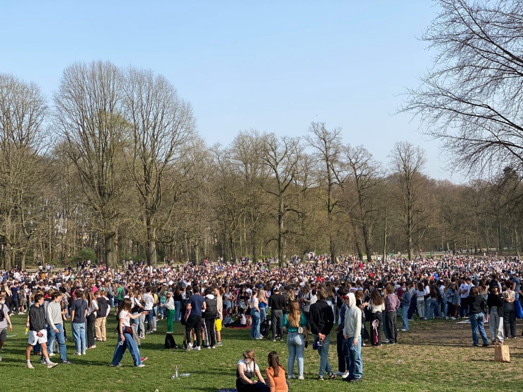 Thousands party in Brussels Bois de la Cambre as April Fools' joke gets out of hand