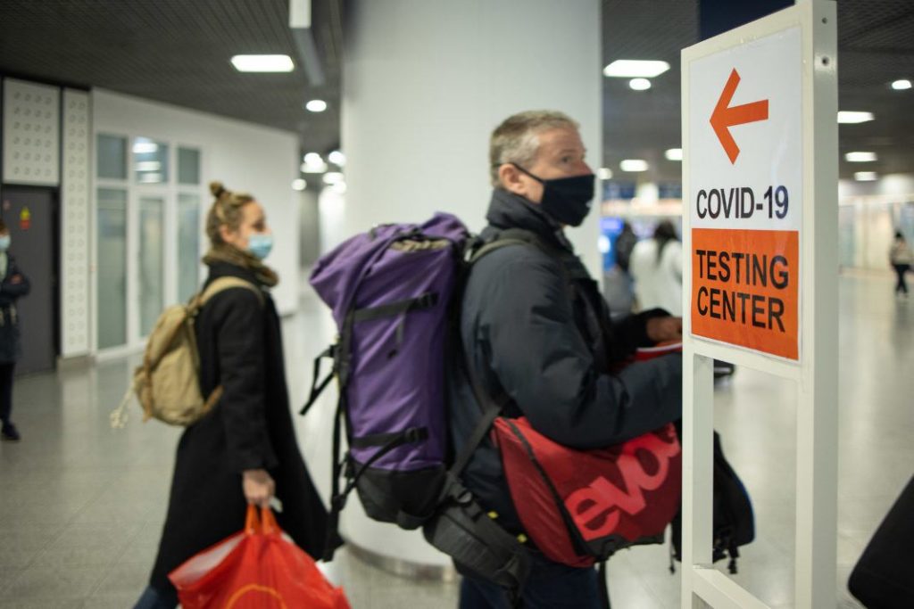 Almost one in 20 returning travellers in Brussels tests positive for coronavirus
