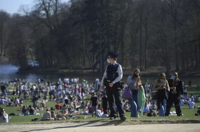 'La Boum 2': Over 10,000 interested in new party in Brussels Bois de la Cambre