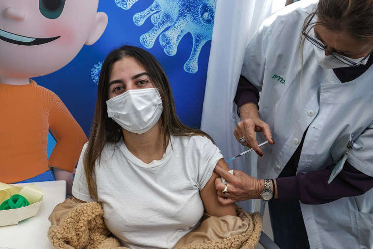 Half a million Israelis have already received a fourth coronavirus vaccine
