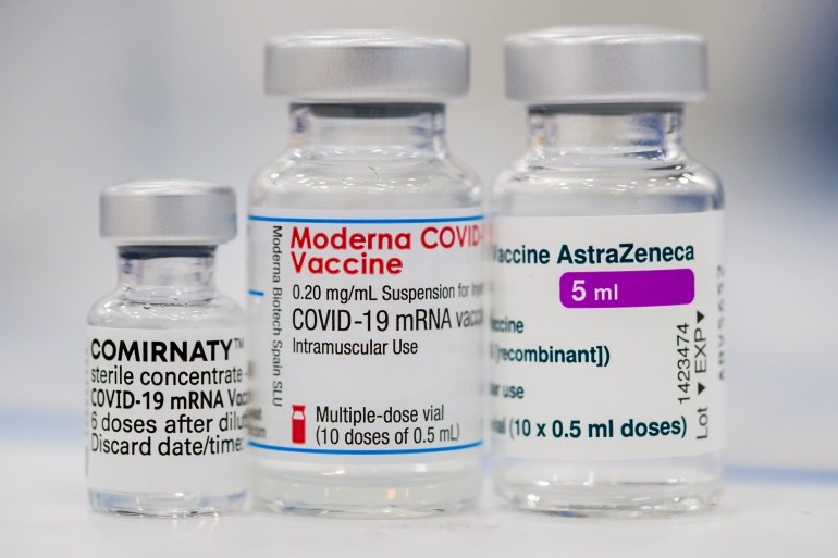 Booster vaccine from Pfizer or Moderna for all over-65s