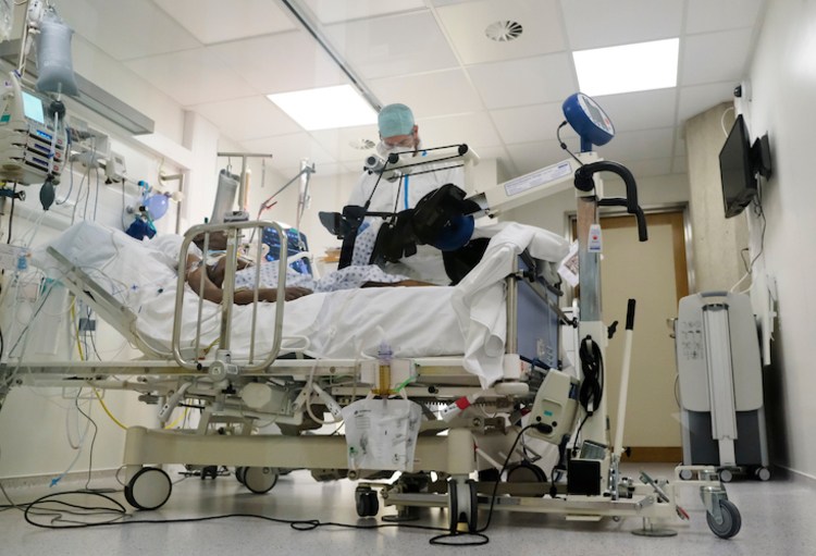 Hospitals switch to phase zero as number of patients in ICU drops to 300