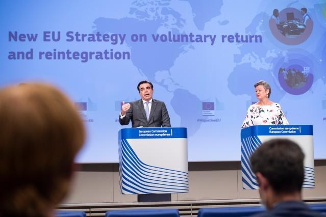EU announces new strategy on migrants' voluntary return