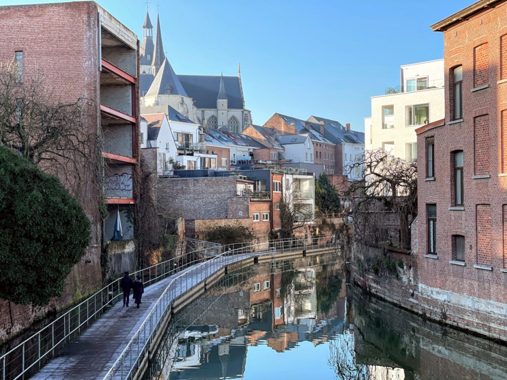 Mechelen offers free hotel rooms to would be tourists