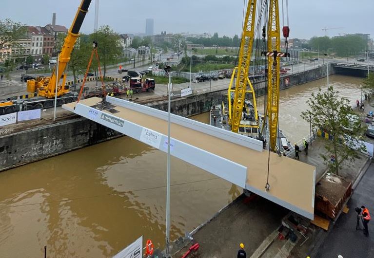 Brussels installs two new bicycle and pedestrian bridges over canal