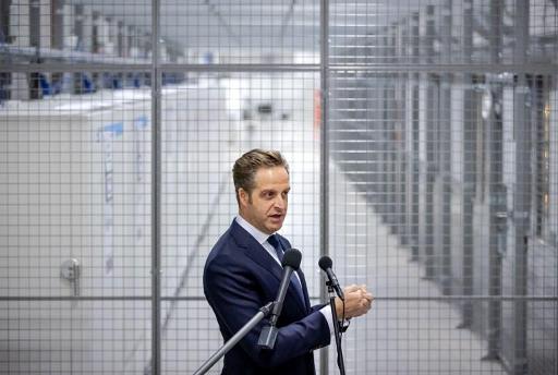 Dutch government considers new restrictions as infections rise