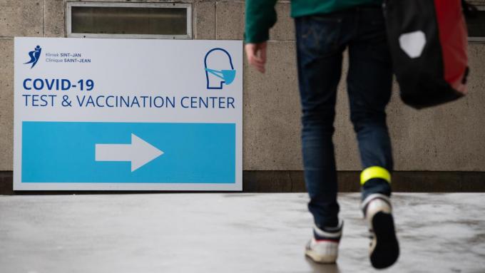 Brussels' vaccination centre employee fired for registering un-vaccinated friends