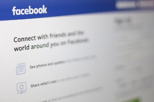 Facebook tests new feature alerting users to extremist content