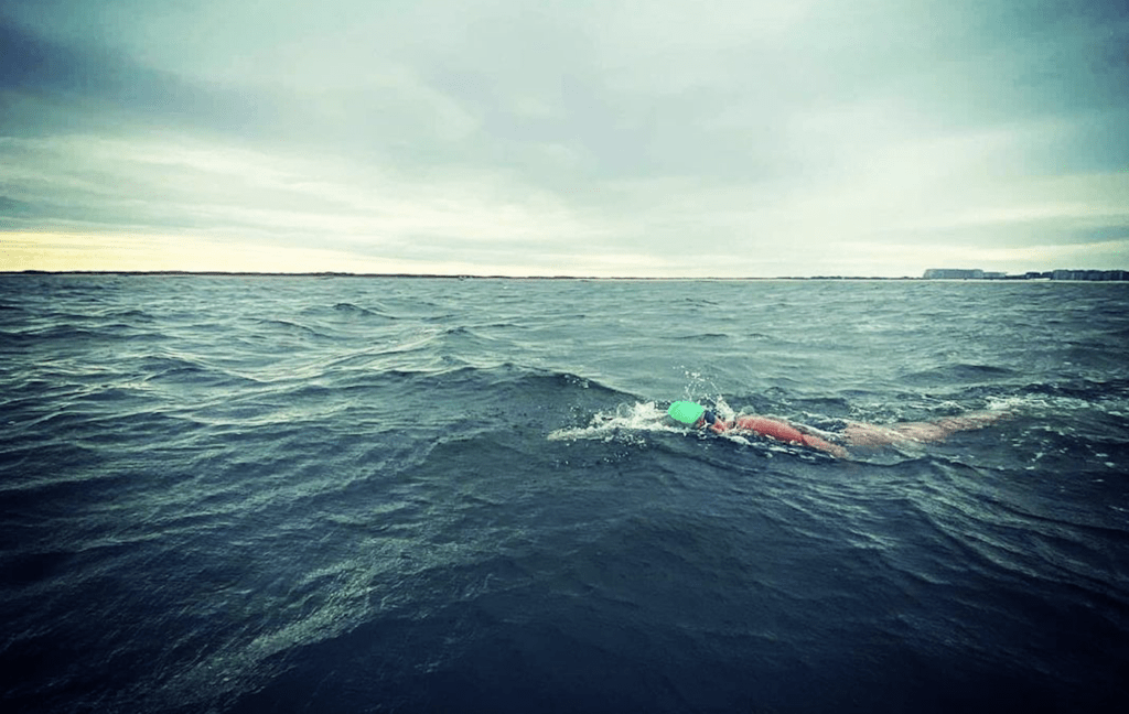 Sports coach starts attempt to become first woman to swim Belgian coastline