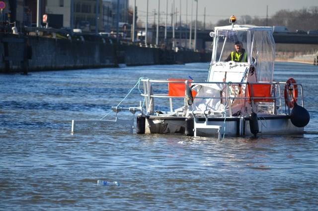 Port of Brussels seeks new electric boat to clean up canal