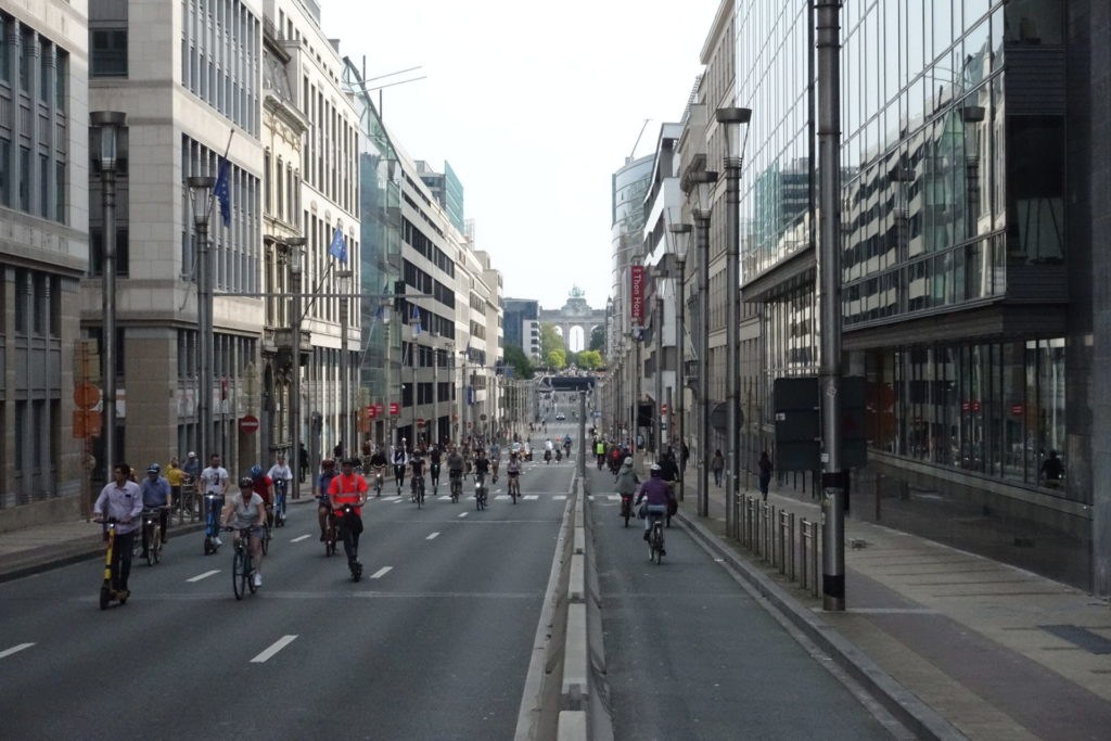 How Car-free Sunday in Brussels compares to a normal day