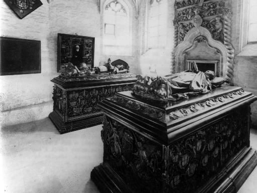 Medieval burial vault discovered in Bruges