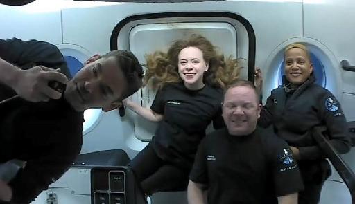 First all-amateur team of space travellers succesfully returns to Earth