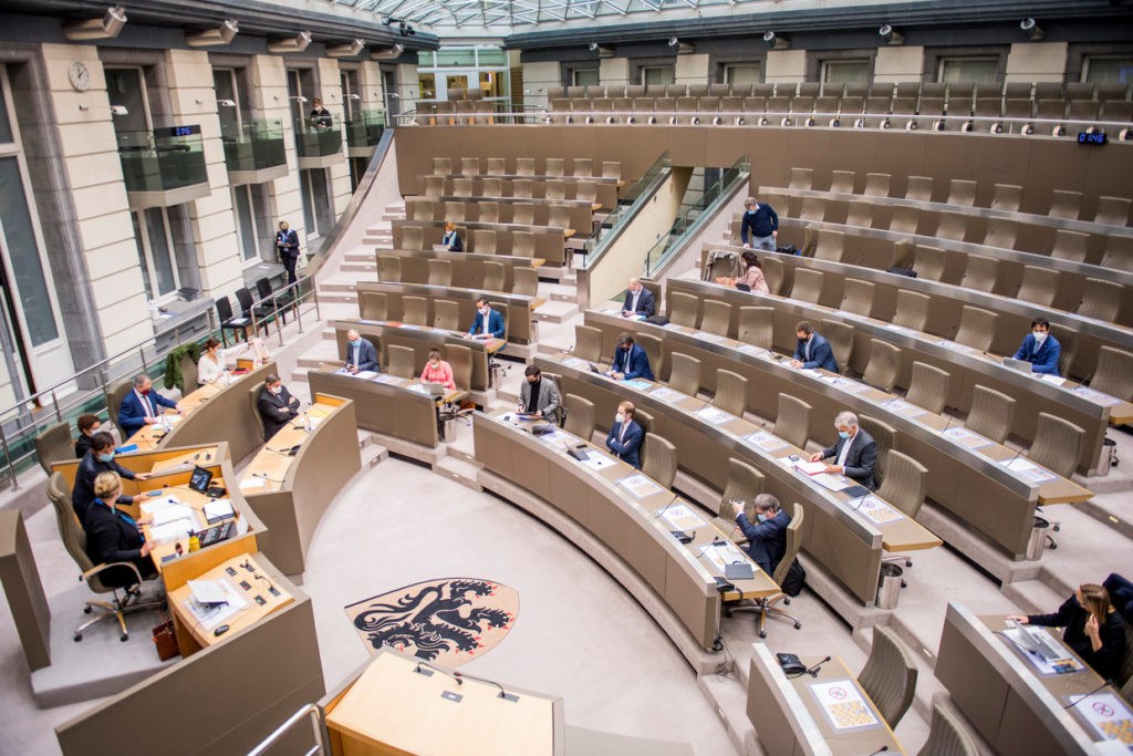 Flemish Parliament lowers own wages